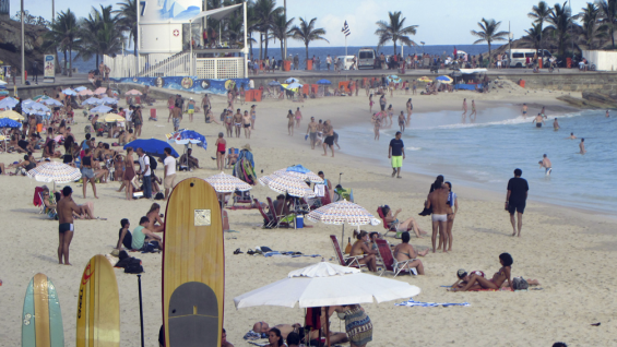 El Posto 7 en la playa de Ipanema reúne a los surfistas. El Posto 7 en la playa de Ipanema reúne a los surfistas.